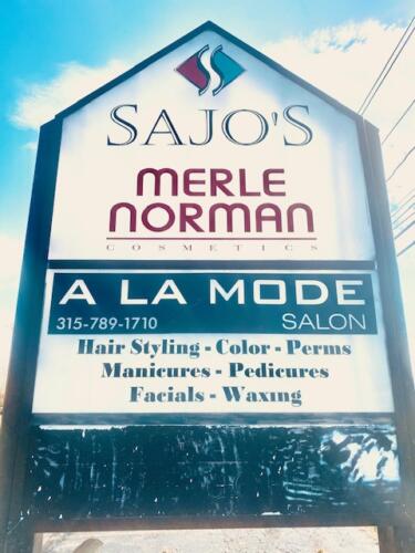 A La Mode Salon @ Sajos